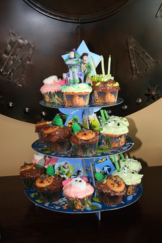 Toystory, Cupcakes, Cookies and even More Cupcakes-5